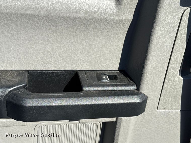 image for item EU5336 2018 Ford F550 SuperCab truck cab and chassis