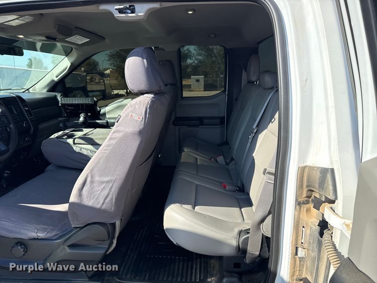 image for item EU5336 2018 Ford F550 SuperCab truck cab and chassis