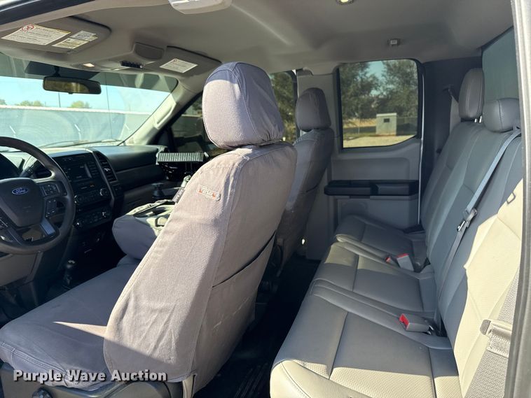 image for item EU5336 2018 Ford F550 SuperCab truck cab and chassis