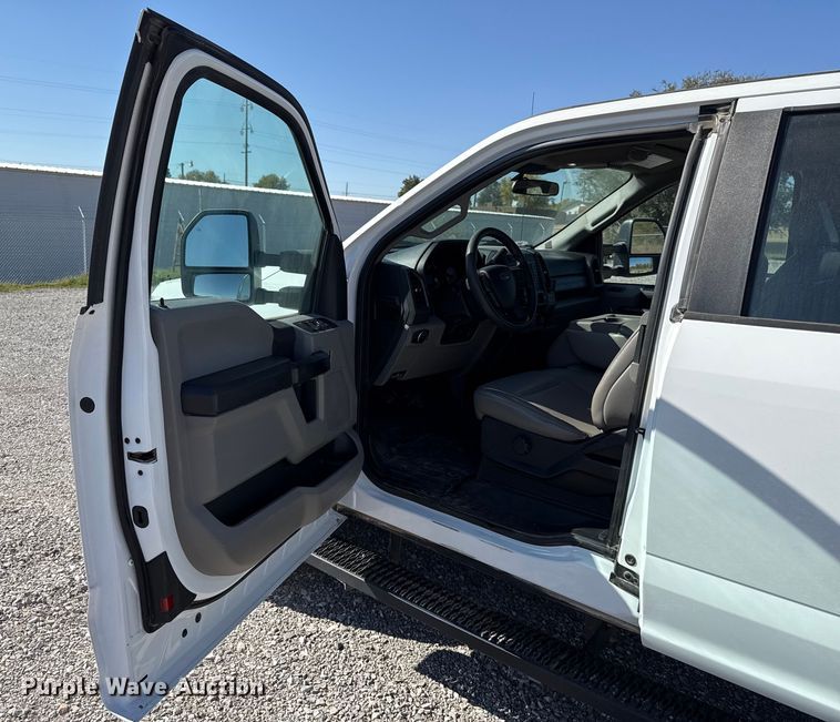 image for item EU5340 2021 Ford F250 Super Duty SuperCab pickup truck