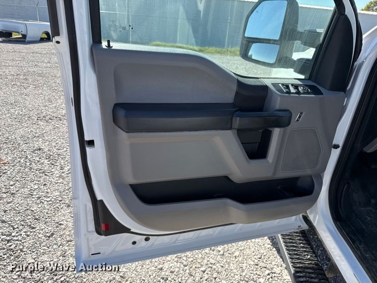 image for item EU5340 2021 Ford F250 Super Duty SuperCab pickup truck