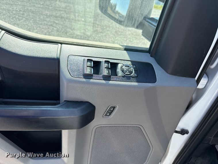 image for item EU5340 2021 Ford F250 Super Duty SuperCab pickup truck