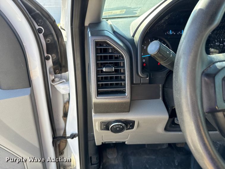 image for item EU5340 2021 Ford F250 Super Duty SuperCab pickup truck