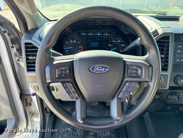 image for item EU5340 2021 Ford F250 Super Duty SuperCab pickup truck