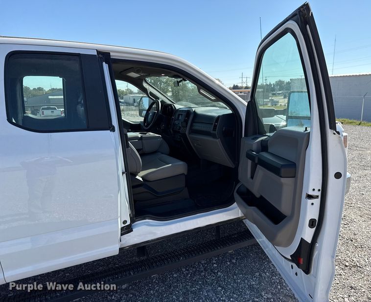 image for item EU5340 2021 Ford F250 Super Duty SuperCab pickup truck