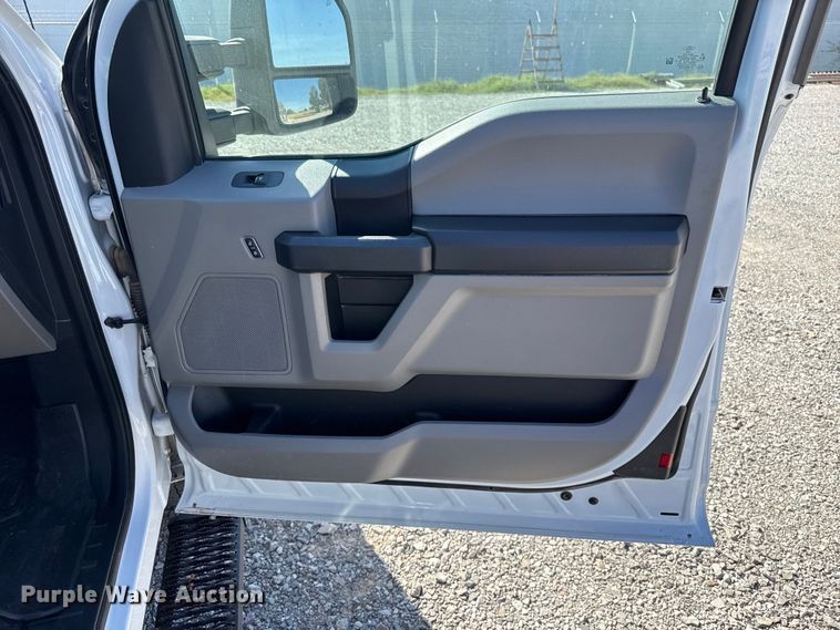 image for item EU5340 2021 Ford F250 Super Duty SuperCab pickup truck