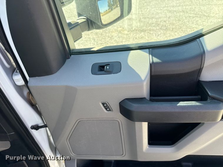 image for item EU5340 2021 Ford F250 Super Duty SuperCab pickup truck