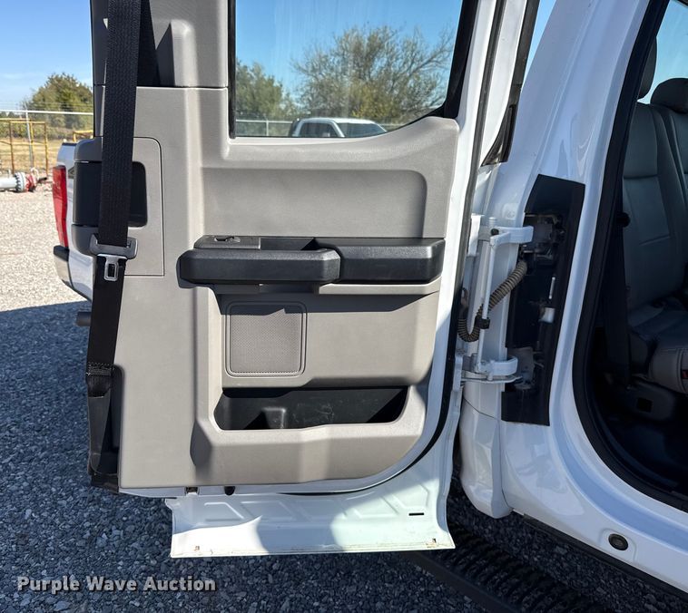 image for item EU5340 2021 Ford F250 Super Duty SuperCab pickup truck