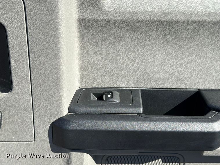 image for item EU5340 2021 Ford F250 Super Duty SuperCab pickup truck