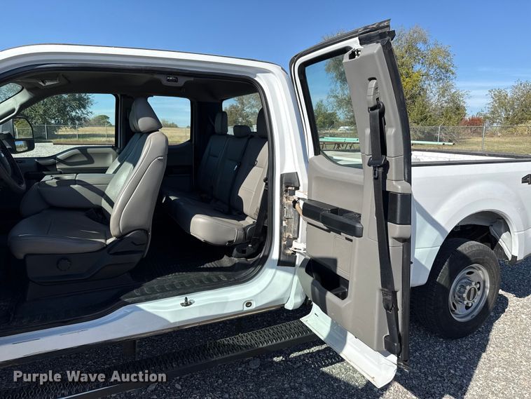 image for item EU5340 2021 Ford F250 Super Duty SuperCab pickup truck