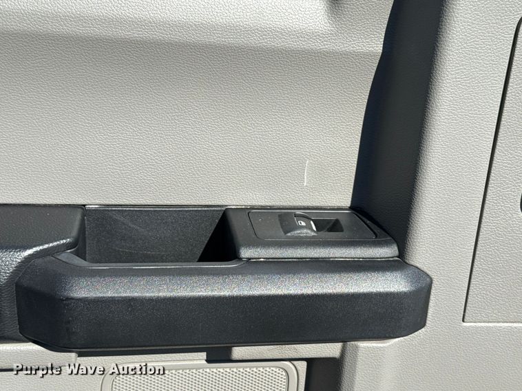 image for item EU5340 2021 Ford F250 Super Duty SuperCab pickup truck