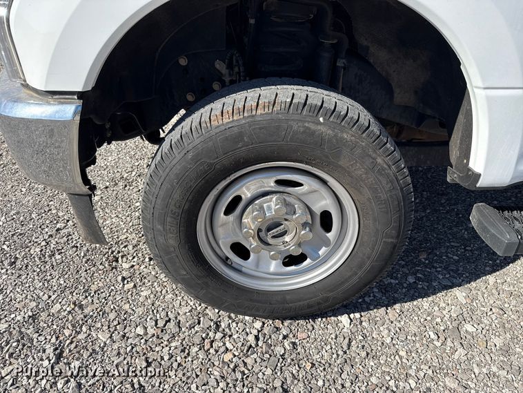 image for item EU5340 2021 Ford F250 Super Duty SuperCab pickup truck