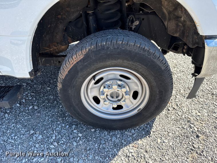 image for item EU5340 2021 Ford F250 Super Duty SuperCab pickup truck