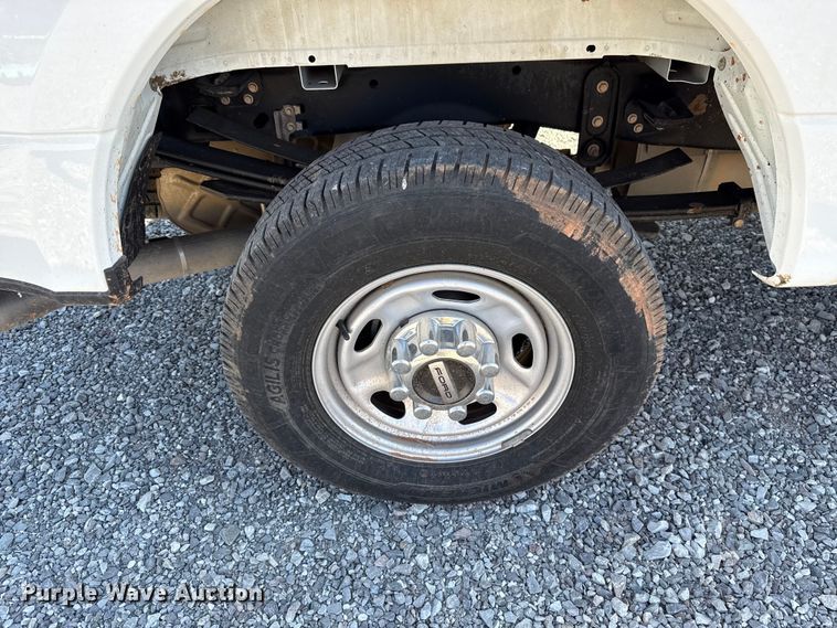 image for item EU5340 2021 Ford F250 Super Duty SuperCab pickup truck