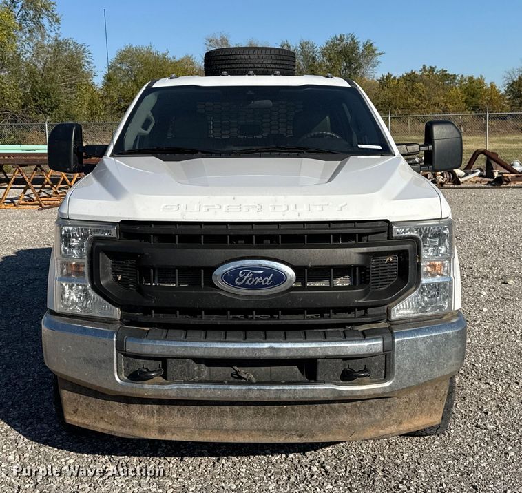 image for item EU5341 2021 Ford F350 Super Duty  SuperCab flatbed pickup truck