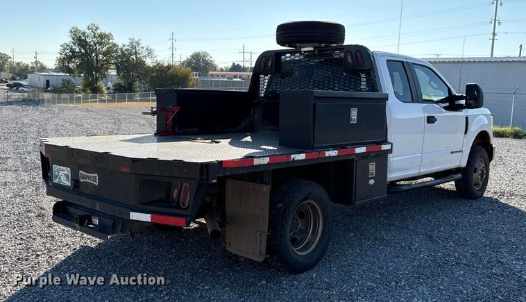 image for item EU5341 2021 Ford F350 Super Duty  SuperCab flatbed pickup truck