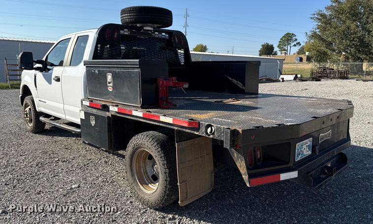 image for item EU5341 2021 Ford F350 Super Duty  SuperCab flatbed pickup truck