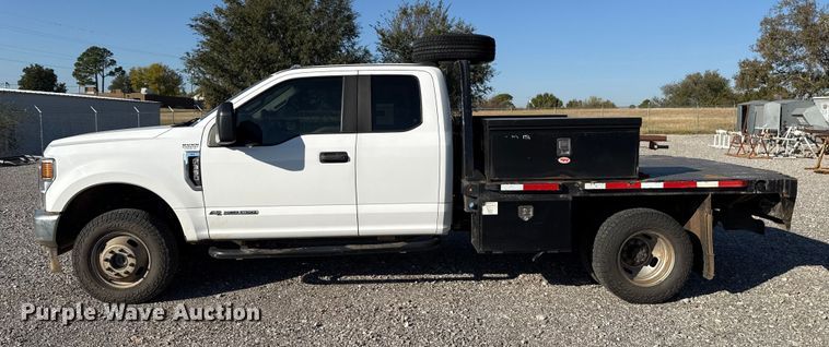 image for item EU5341 2021 Ford F350 Super Duty  SuperCab flatbed pickup truck