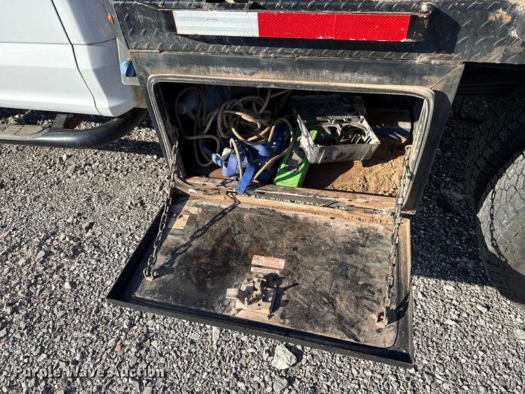 image for item EU5341 2021 Ford F350 Super Duty  SuperCab flatbed pickup truck