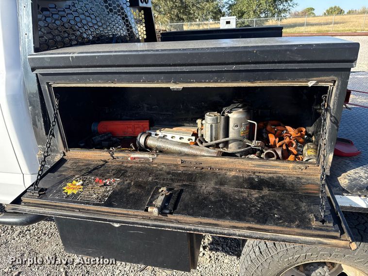 image for item EU5341 2021 Ford F350 Super Duty  SuperCab flatbed pickup truck