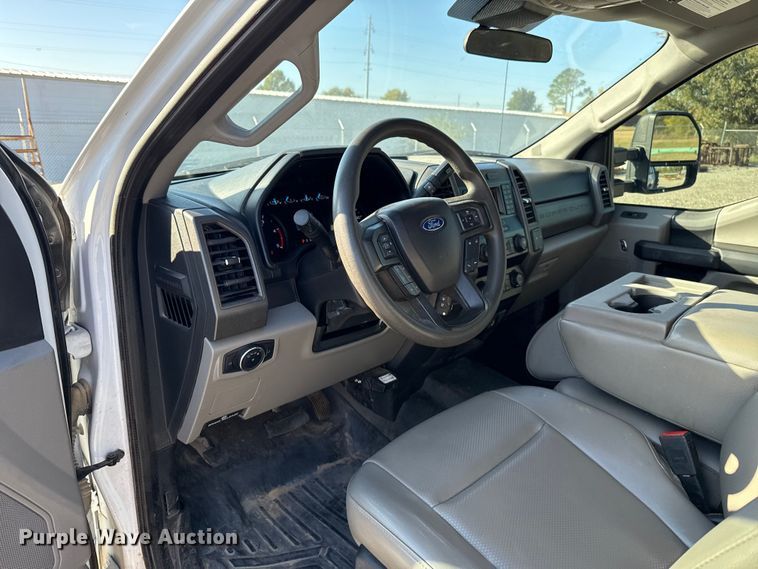 image for item EU5341 2021 Ford F350 Super Duty  SuperCab flatbed pickup truck