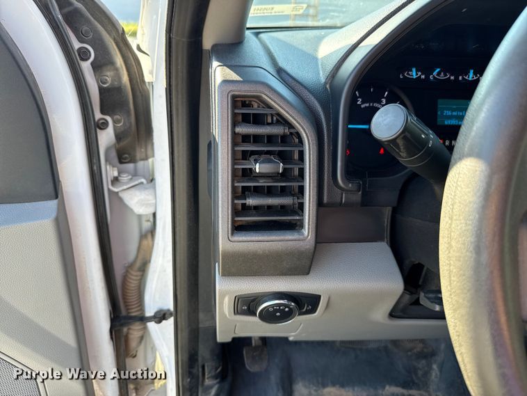 image for item EU5341 2021 Ford F350 Super Duty  SuperCab flatbed pickup truck