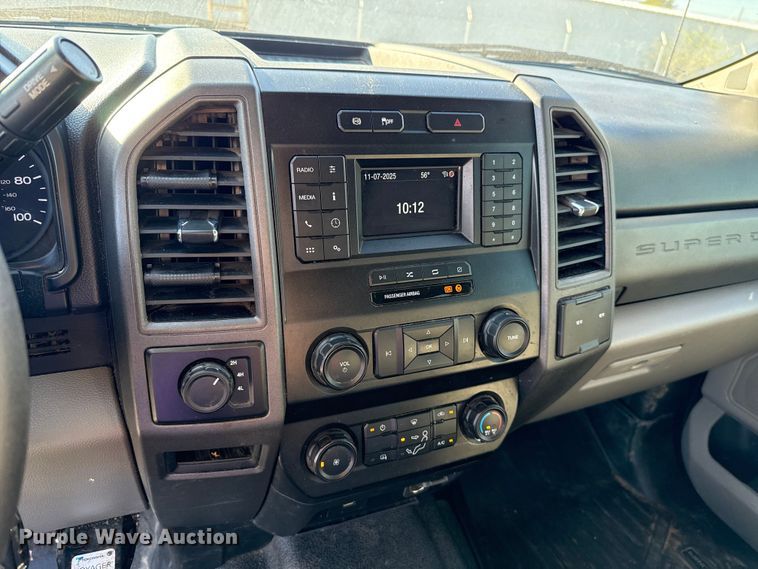 image for item EU5341 2021 Ford F350 Super Duty  SuperCab flatbed pickup truck