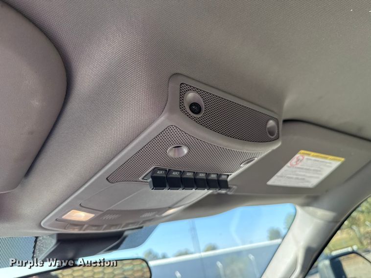 image for item EU5341 2021 Ford F350 Super Duty  SuperCab flatbed pickup truck