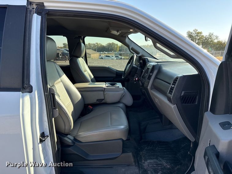 image for item EU5341 2021 Ford F350 Super Duty  SuperCab flatbed pickup truck