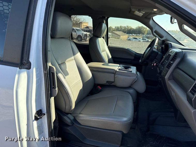 image for item EU5341 2021 Ford F350 Super Duty  SuperCab flatbed pickup truck