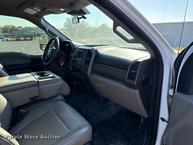 image for item EU5341 2021 Ford F350 Super Duty  SuperCab flatbed pickup truck