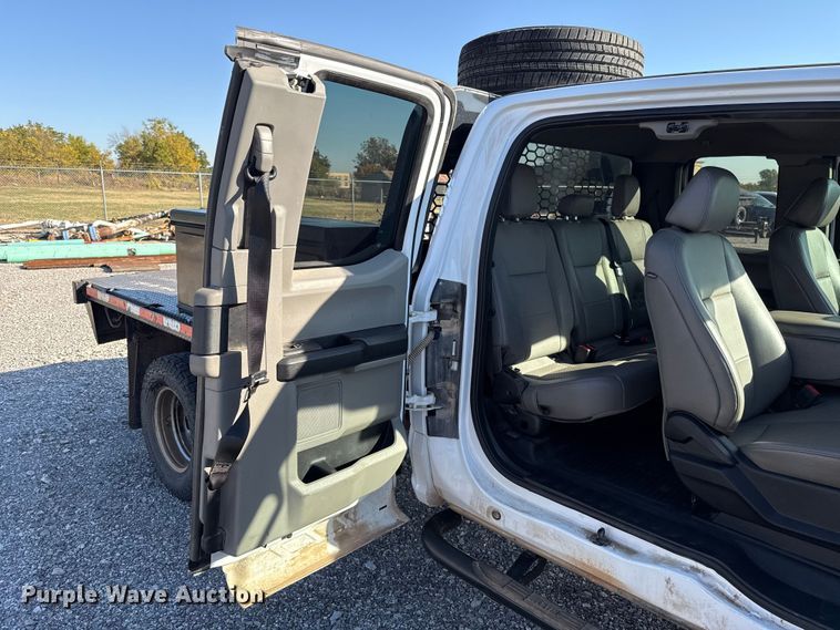 image for item EU5341 2021 Ford F350 Super Duty  SuperCab flatbed pickup truck