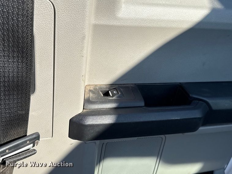 image for item EU5341 2021 Ford F350 Super Duty  SuperCab flatbed pickup truck