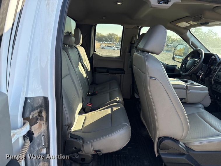 image for item EU5341 2021 Ford F350 Super Duty  SuperCab flatbed pickup truck