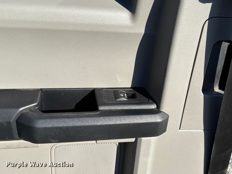 image for item EU5341 2021 Ford F350 Super Duty  SuperCab flatbed pickup truck