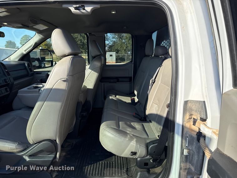 image for item EU5341 2021 Ford F350 Super Duty  SuperCab flatbed pickup truck