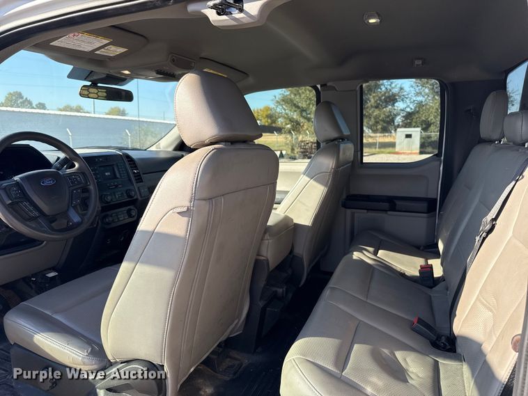 image for item EU5341 2021 Ford F350 Super Duty  SuperCab flatbed pickup truck