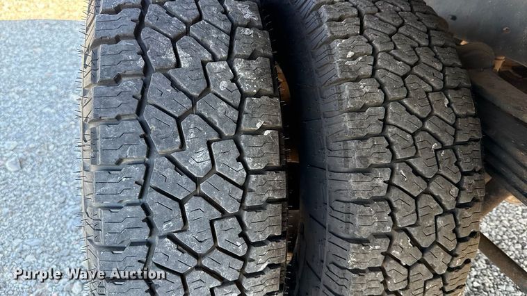 image for item EU5341 2021 Ford F350 Super Duty  SuperCab flatbed pickup truck