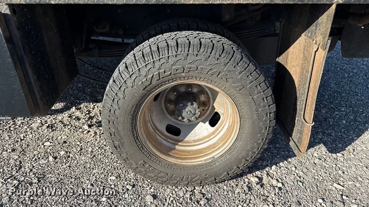 image for item EU5341 2021 Ford F350 Super Duty  SuperCab flatbed pickup truck