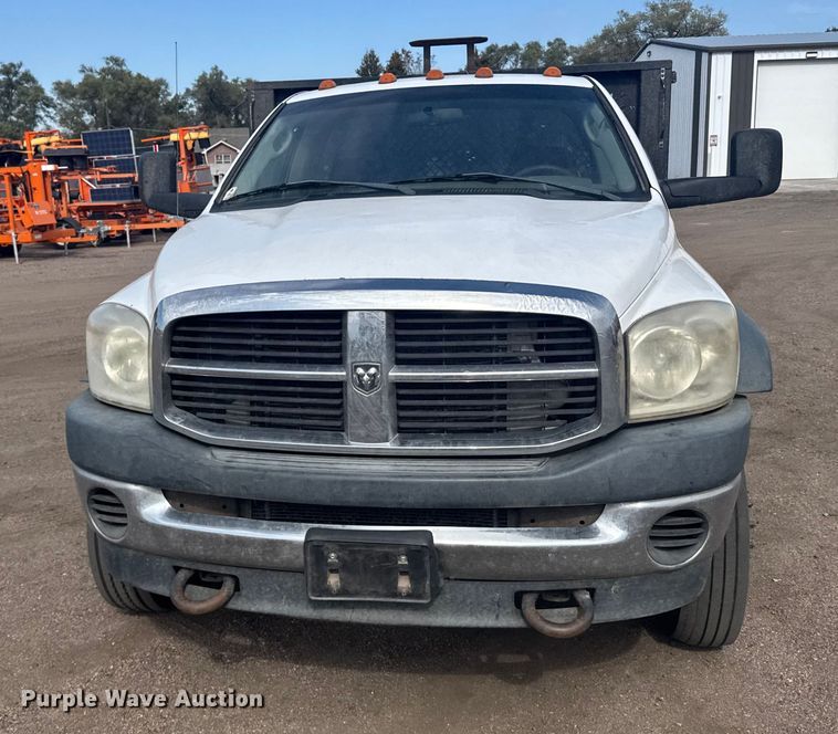 image for item EU6139 2009 Dodge Ram 5500 flatbed truck