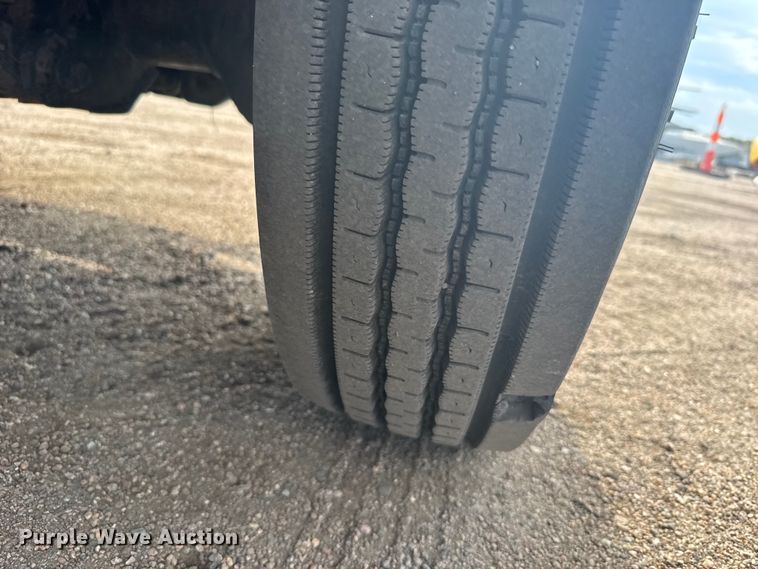 image for item EU6139 2009 Dodge Ram 5500 flatbed truck