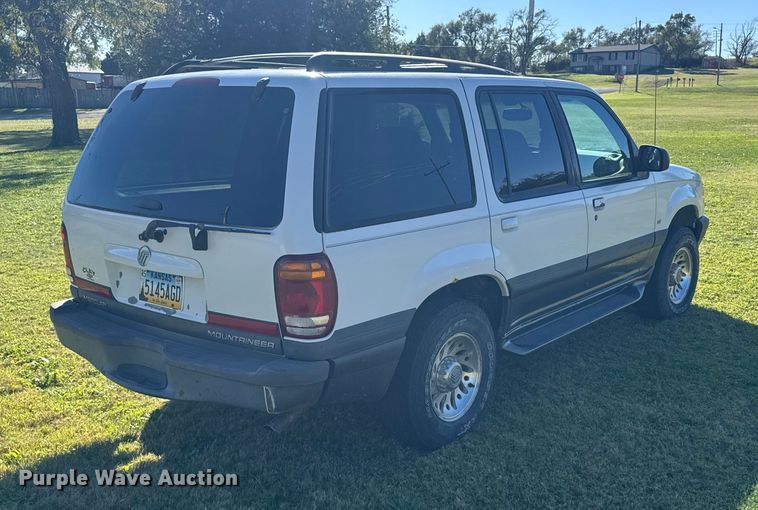 image for item EU6217 2001 Mercury Mountaineer SUV