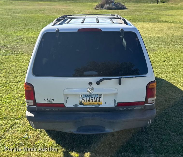 image for item EU6217 2001 Mercury Mountaineer SUV