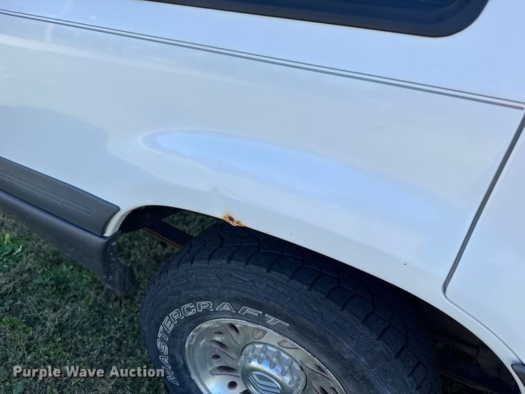 image for item EU6217 2001 Mercury Mountaineer SUV