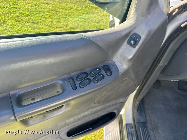 image for item EU6217 2001 Mercury Mountaineer SUV