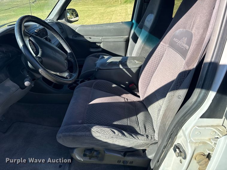 image for item EU6217 2001 Mercury Mountaineer SUV