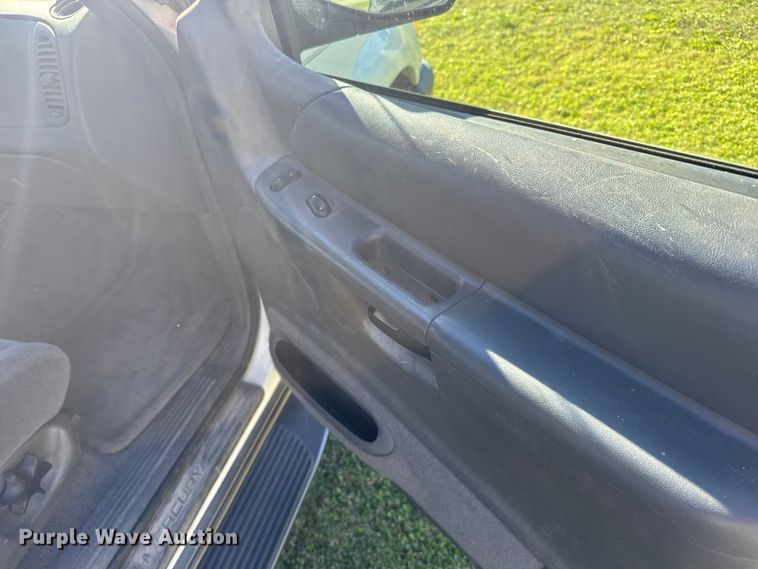 image for item EU6217 2001 Mercury Mountaineer SUV