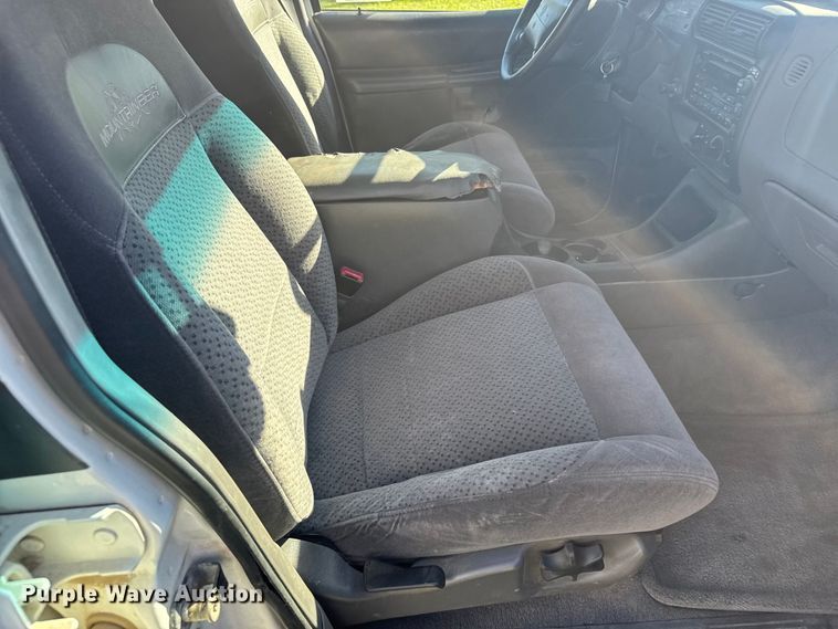 image for item EU6217 2001 Mercury Mountaineer SUV