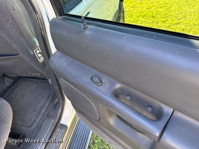 image for item EU6217 2001 Mercury Mountaineer SUV