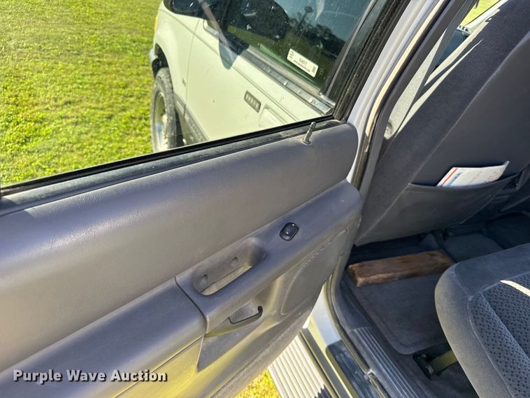 image for item EU6217 2001 Mercury Mountaineer SUV